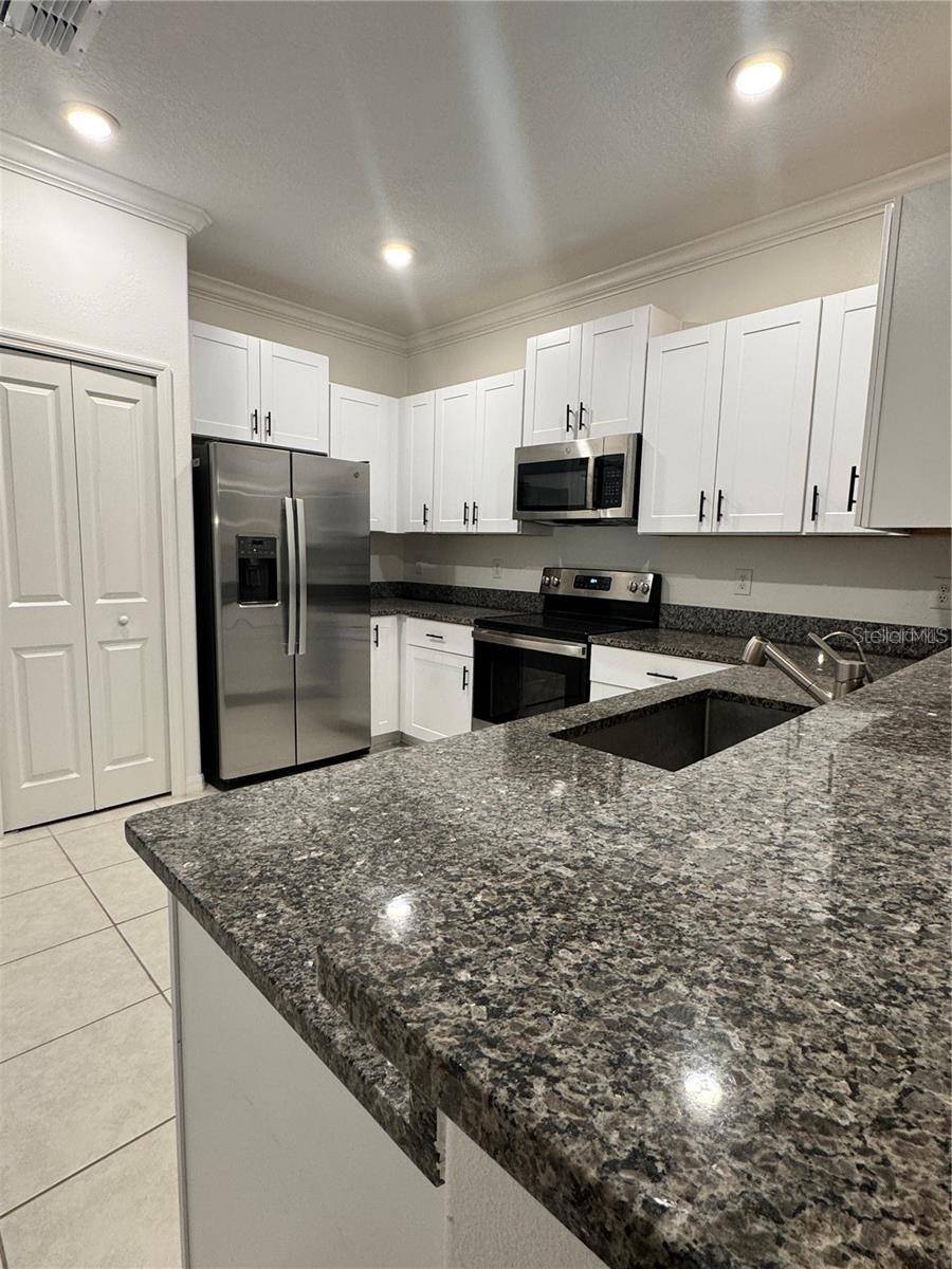 Zephyrhills, FL 33541,36543 GARDEN WALL WAY