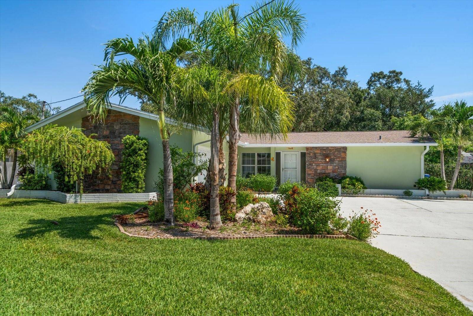 1468 FAIRWAY DR, Dunedin, FL 34698