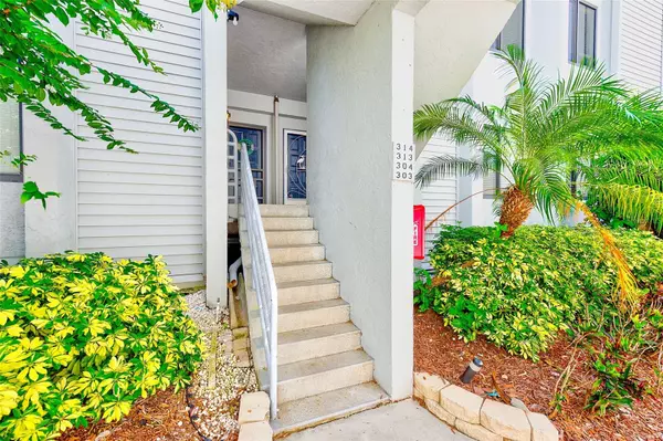St Petersburg, FL 33715,557 PINELLAS BAYWAY S #303