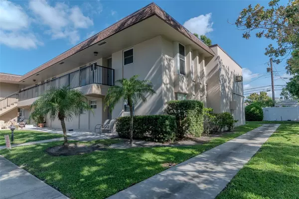 St Petersburg, FL 33708,9945 47TH AVE N #201