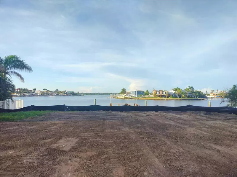 16217 REDINGTON DR, Redington Beach, FL 33708