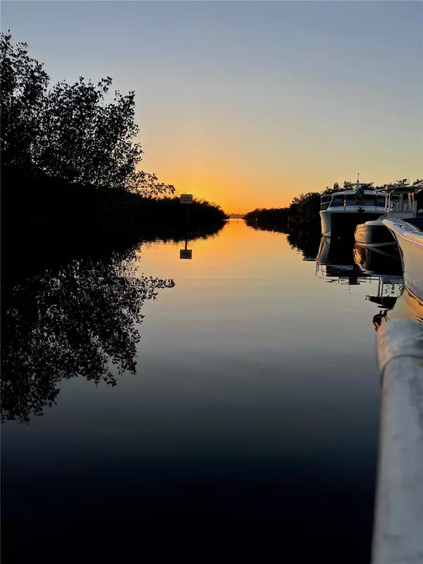 Palmetto, FL 34221,6817 BAYSHORE RD