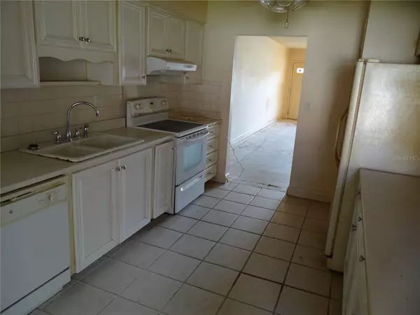 St Petersburg, FL 33710,3740 58TH ST N #106