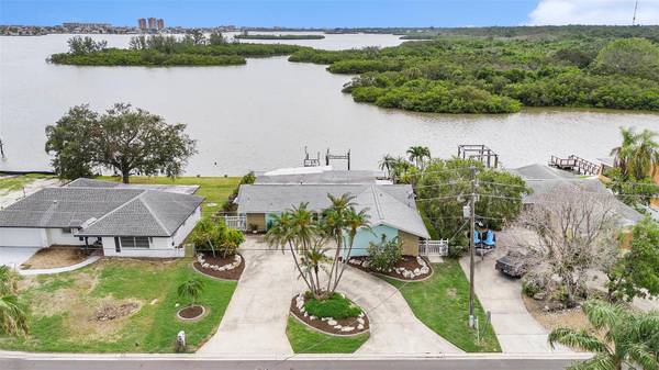 5694 OAKHURST DR, Seminole, FL 33772