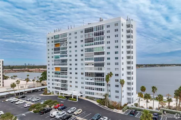 St Petersburg, FL 33711,7200 SUNSHINE SKYWAY LN S #15F