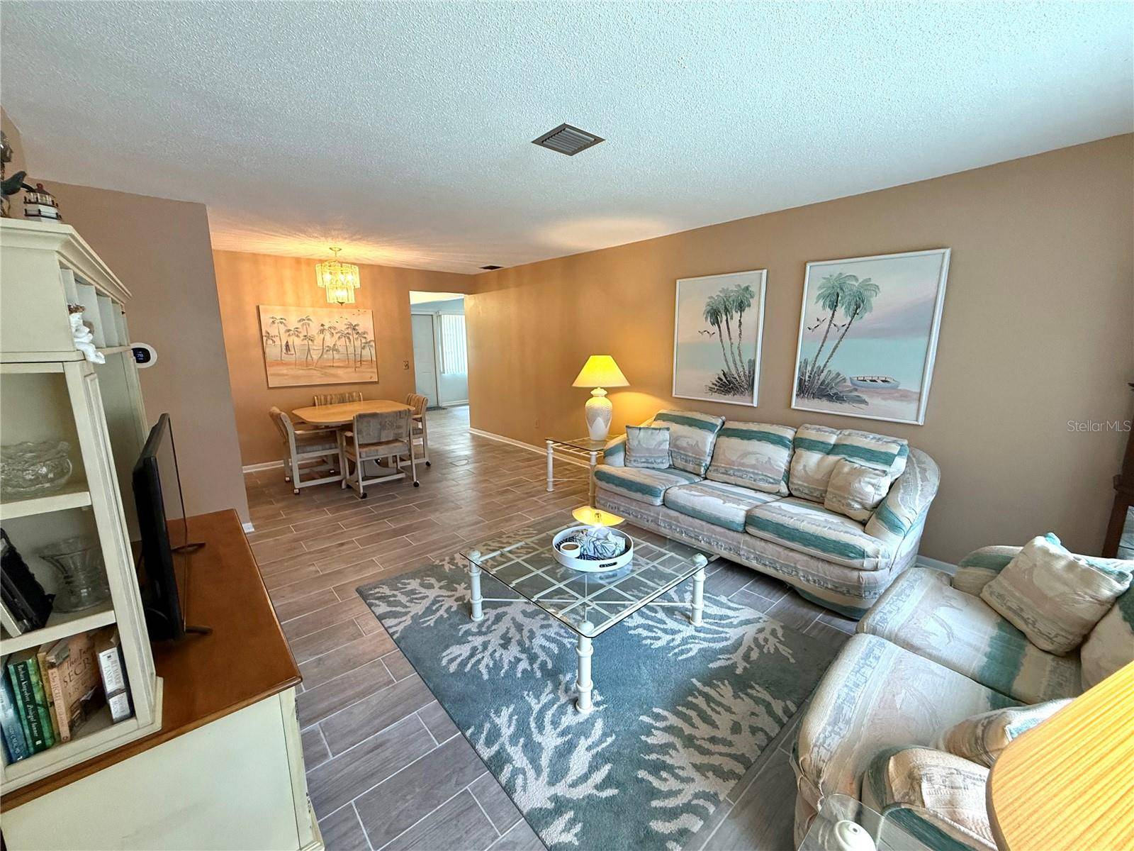 Pinellas Park, FL 33781,8215 BURGUNDY DR N #8215