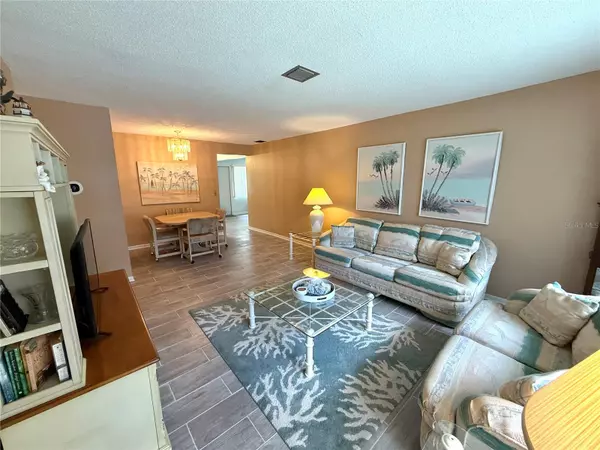 Pinellas Park, FL 33781,8215 BURGUNDY DR N #8215