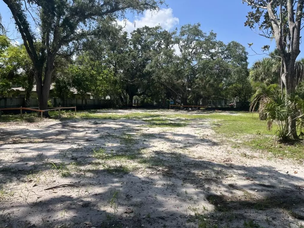Sarasota, FL 34237,825 S LIME AVE