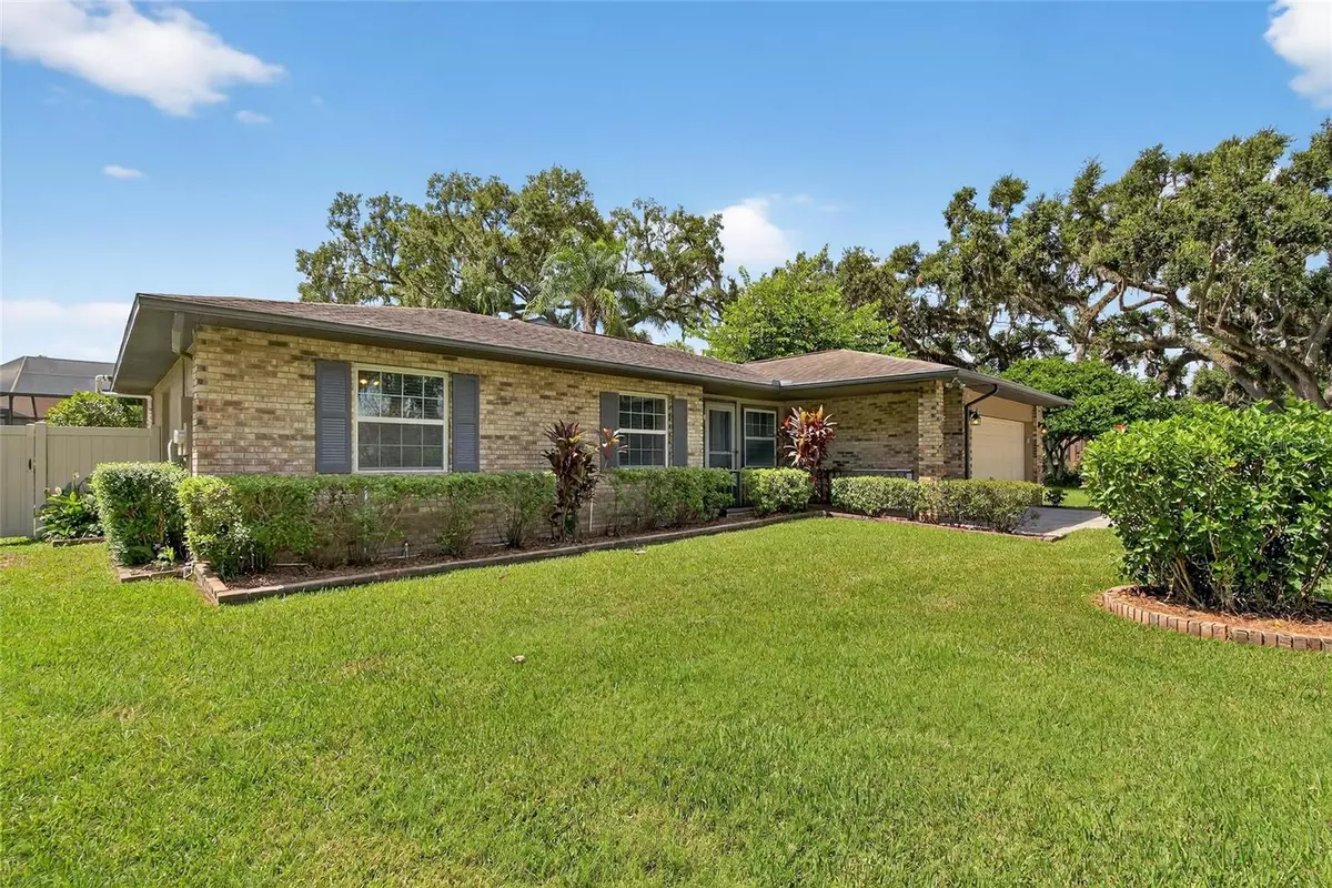 Brandon, FL 33510,808 TIMBER POND DR