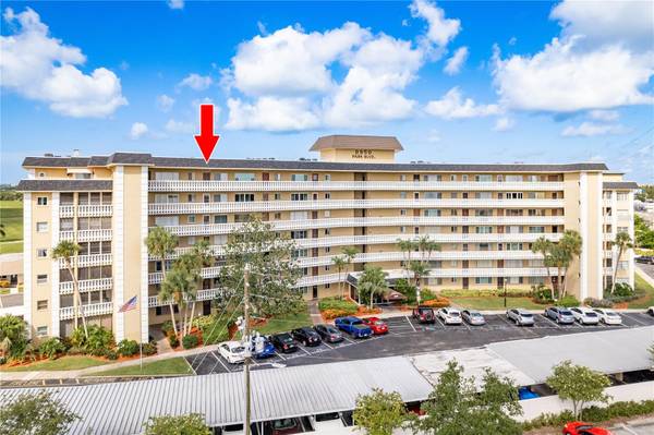 8950 PARK BLVD #702, Seminole, FL 33777