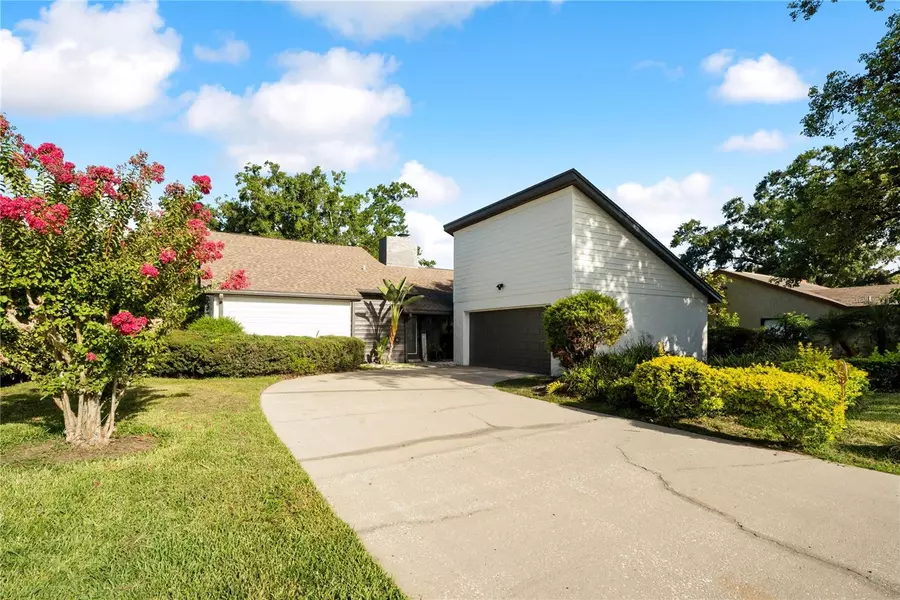 8304 PALMA VISTA LN, Tampa, FL 33614