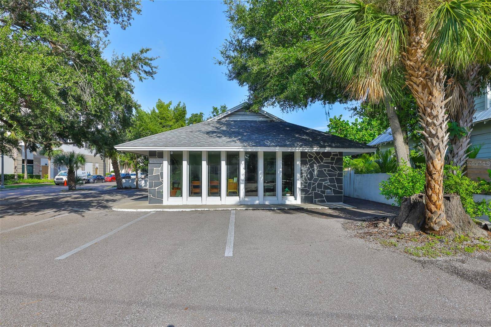 St Petersburg, FL 33705,1033 7TH AVE N