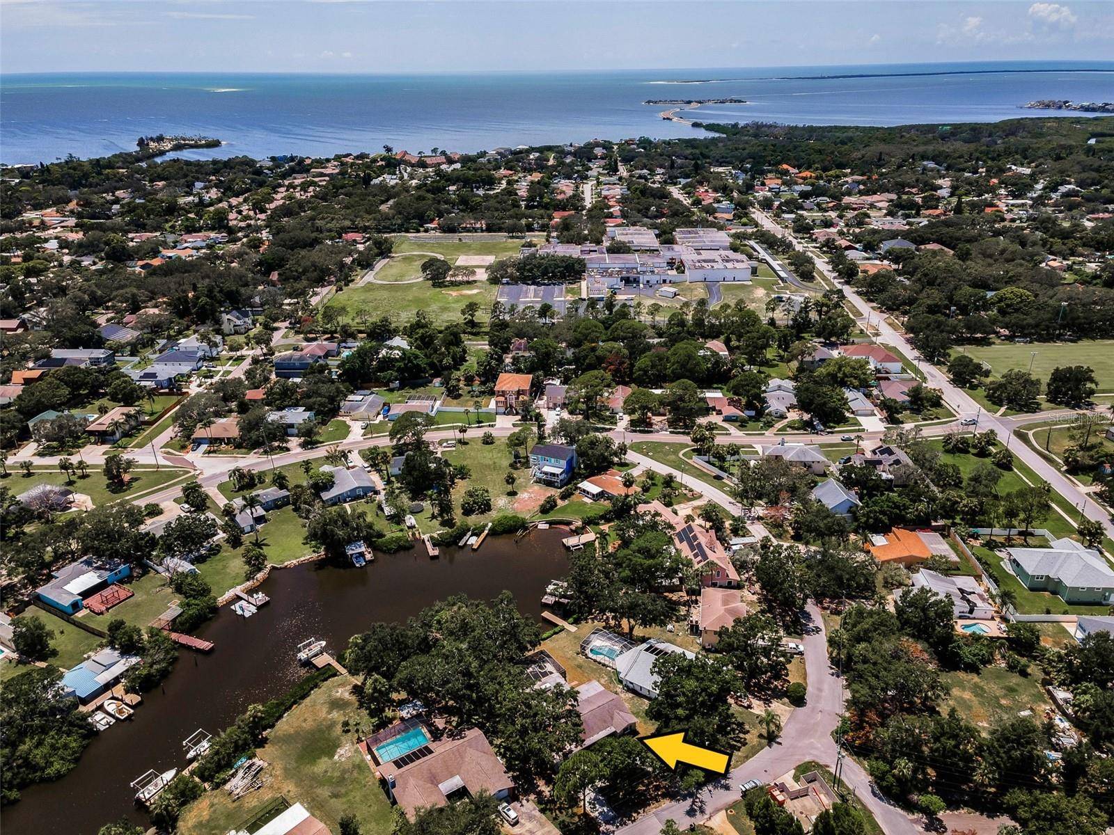 Tarpon Springs, FL 34689,892 SEMINOLE BLVD