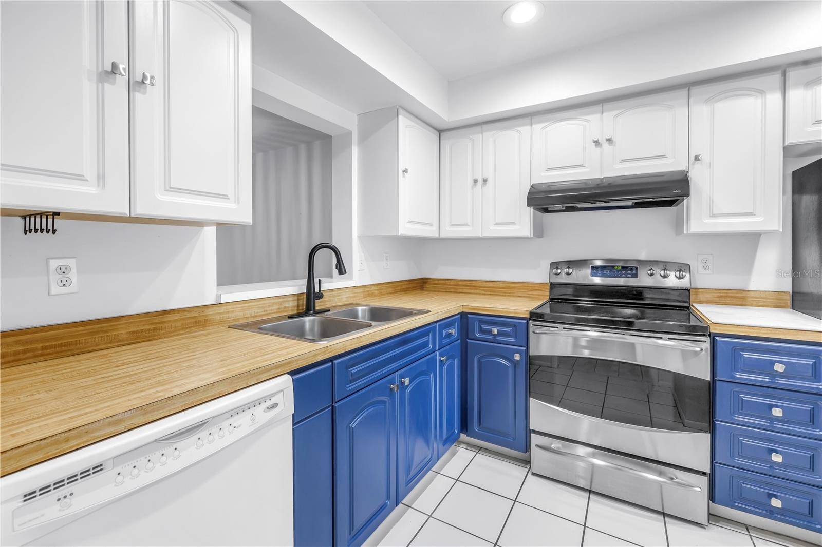 Sarasota, FL 34243,6884 W COUNTRY CLUB LN