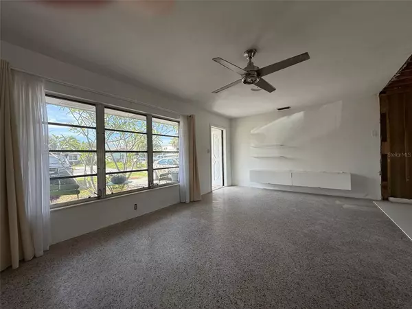 St Pete Beach, FL 33706,414 86TH AVE