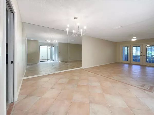 Sarasota, FL 34238,7483 CARNOUSTIE DR #5B