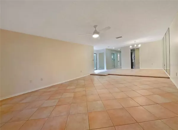 Sarasota, FL 34238,7483 CARNOUSTIE DR #5B