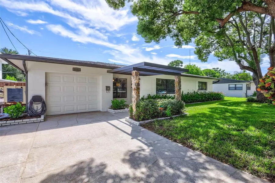 8532 KUMQUAT AVE, Seminole, FL 33777