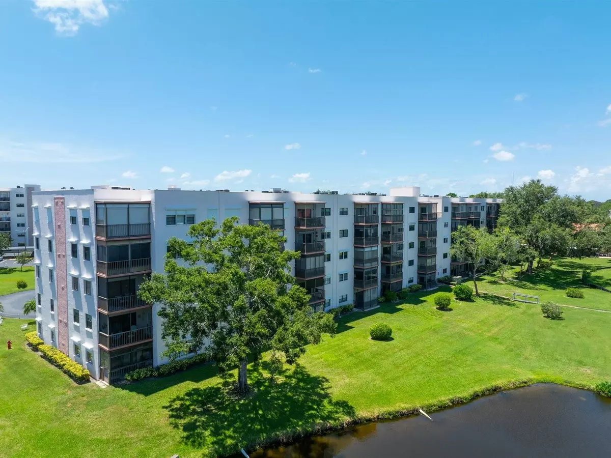 St Petersburg, FL 33709,8174 TERRACE GARDEN DR N #507