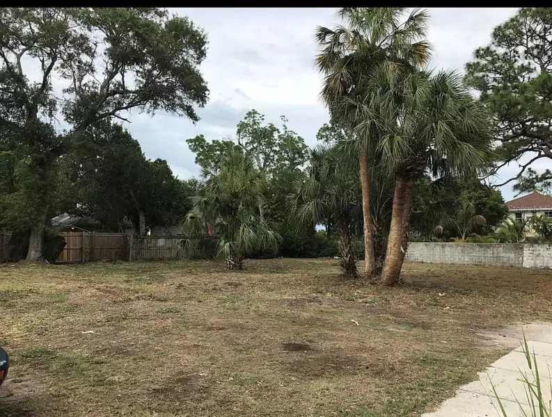 627 35TH AVE S, St Petersburg, FL 33705