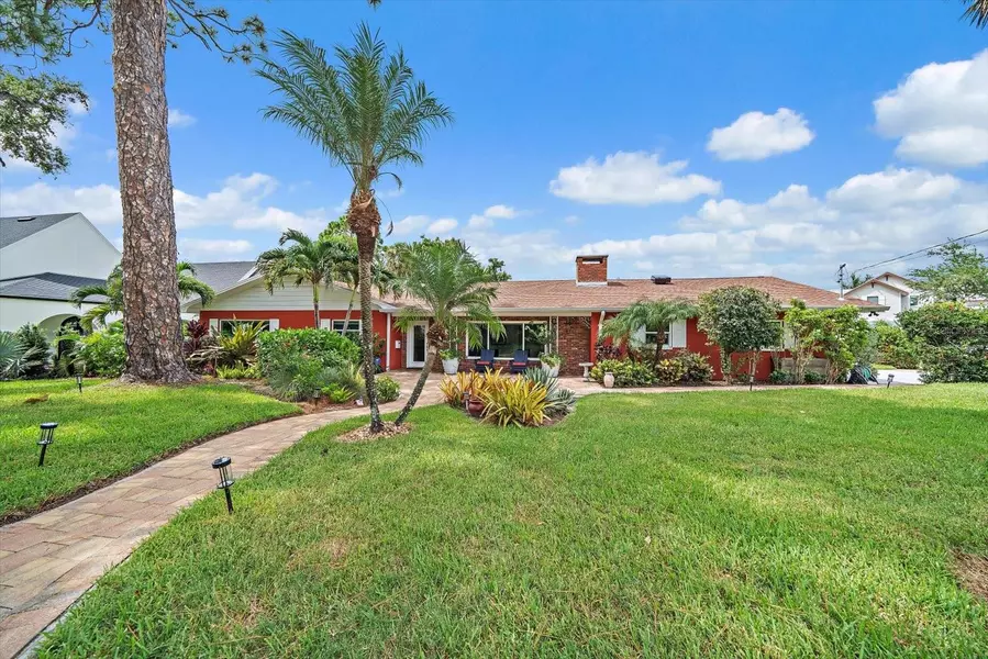 252 S GARDEN CIR, Belleair, FL 33756