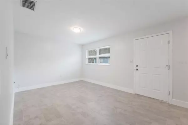 Dunedin, FL 34698,418 NEW YORK AVE #5