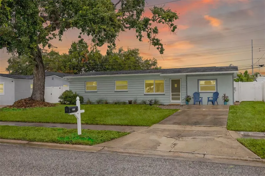 8013 CORNWALL LN, Tampa, FL 33615