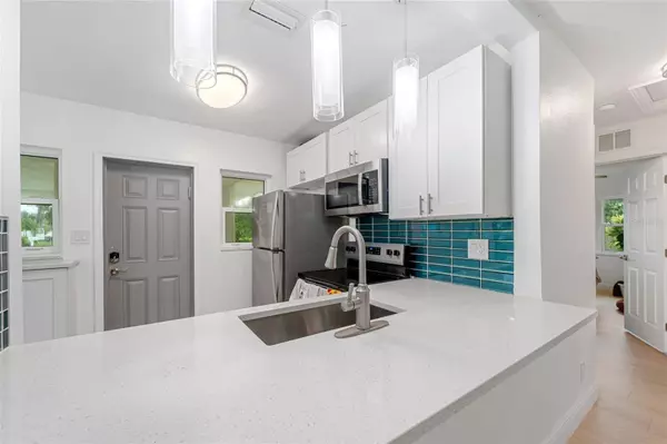Dunedin, FL 34698,547 TRADE WINDS DR