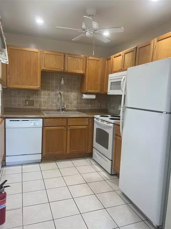 Sun City Center, FL 33573,205 ANDOVER PL N #104