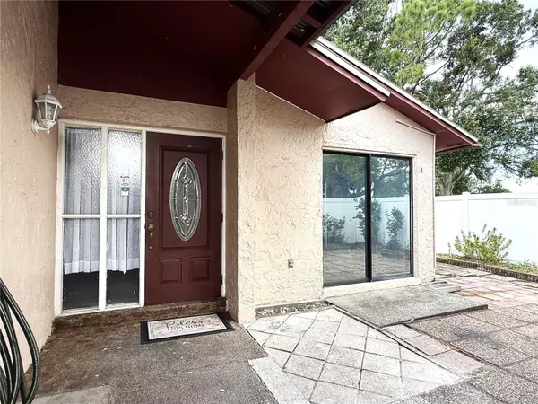 Tampa, FL 33624,5006 ABERDEEN CT