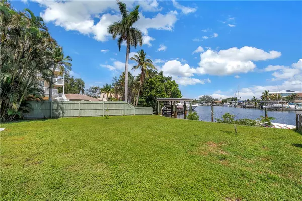 St Petersburg, FL 33703,1900 ARROWHEAD DR NE
