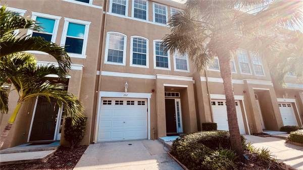 2917 POINTEVIEW DR, Tampa, FL 33611