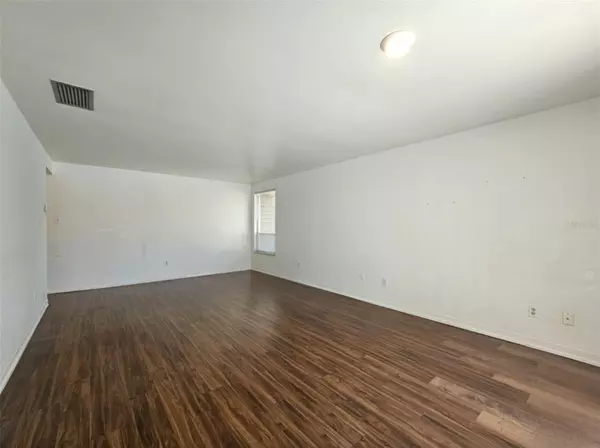 Tampa, FL 33615,7602 W POWHATAN AVE #4