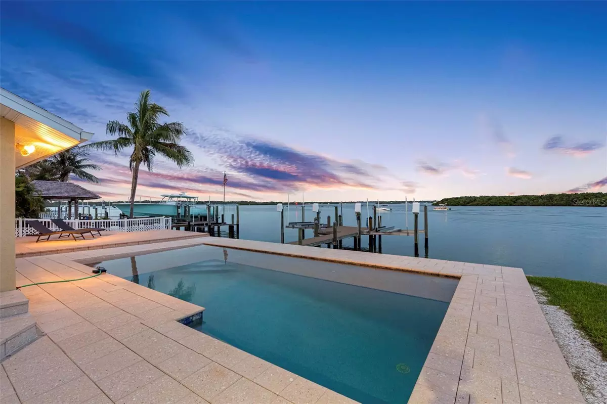 Madeira Beach, FL 33708,517 JOHNS PASS AVE