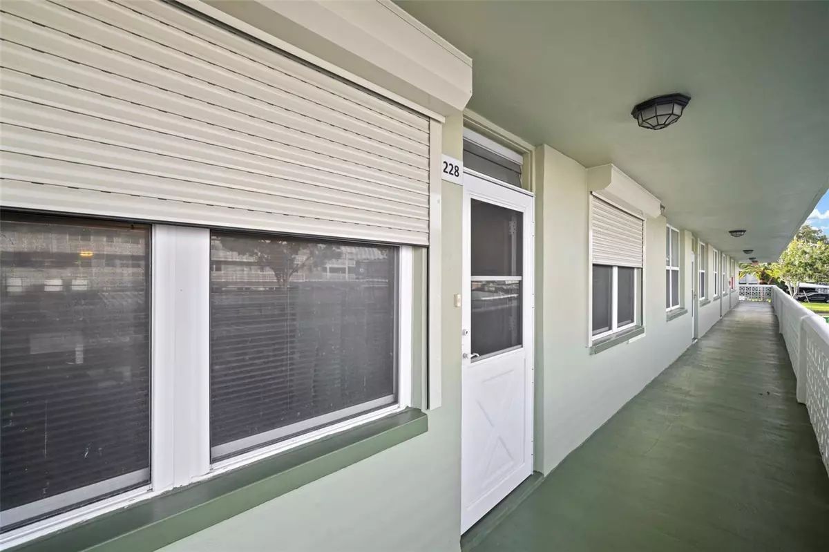 St Petersburg, FL 33703,4890 BAY ST NE #228