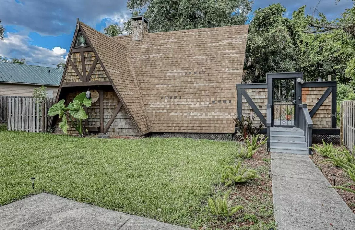 Tampa, FL 33617,9607 N CONNECHUSETT RD