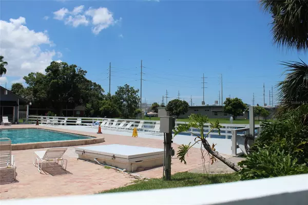 Largo, FL 33771,200 COUNTRY CLUB DR #201