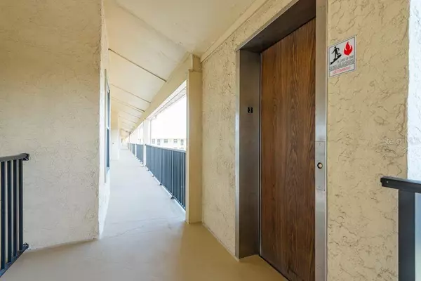 Dunedin, FL 34698,460 S PAULA DR #407