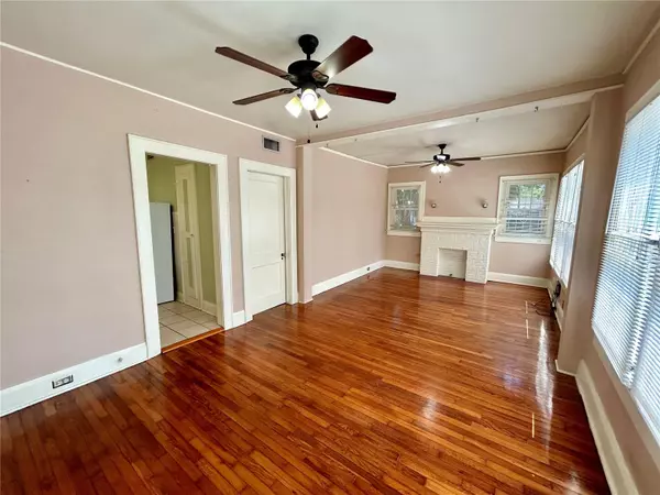 Tampa, FL 33603,4015 N SEMINOLE AVE #4