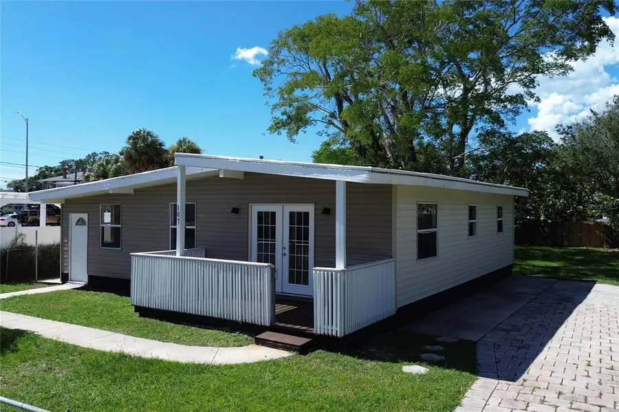 107 E SPRUCE ST, Tarpon Springs, FL 34689