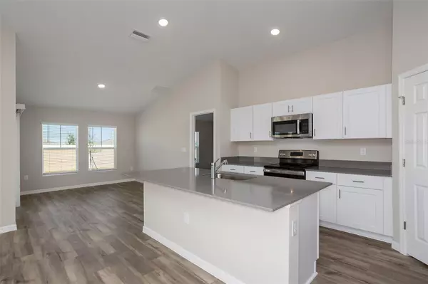 Zephyrhills, FL 33541,36800 SAGEMOOR DR