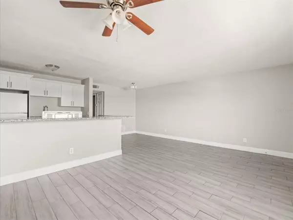 Tampa, FL 33615,9105 W HILLSBOROUGH AVE #I204