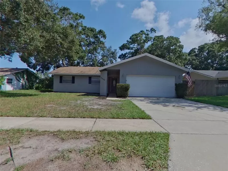 2062 SOUTHPOINTE DR, Dunedin, FL 34698
