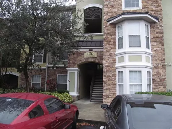 9916 COURTNEY PALMS #301, Tampa, FL 33619