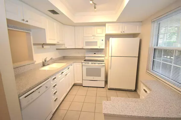 Dunedin, FL 34698,946 VIRGINIA ST #102