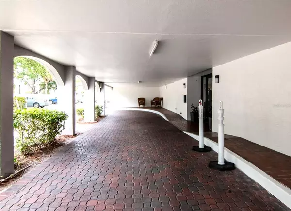 Tampa, FL 33609,3211 W SWANN AVE #806
