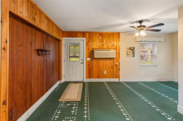 Lutz, FL 33558,5709 LAKE LE CLARE RD