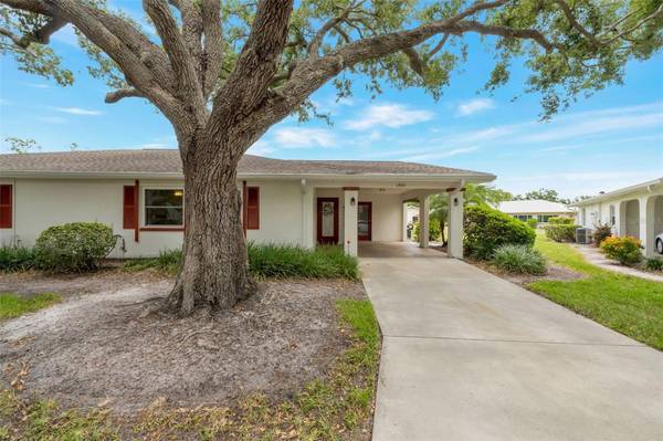 1005 HAREFIELD CIR #43, Sun City Center, FL 33573