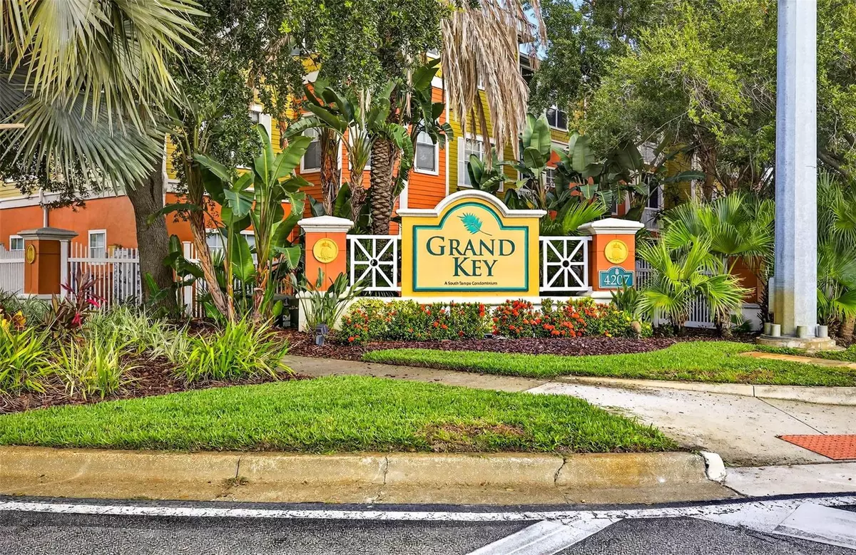 Tampa, FL 33611,4207 S DALE MABRY HWY #12109