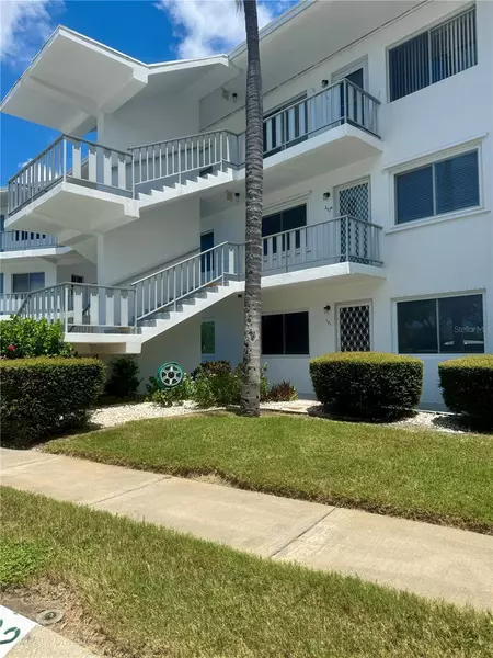 11201 80TH AVE #101, Seminole, FL 33772